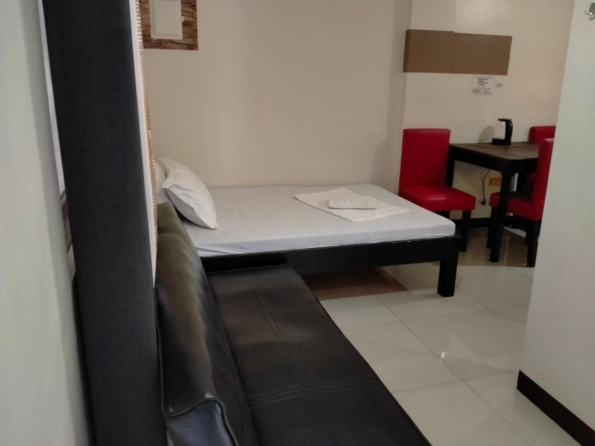 V.f. Riton Apartelle Laoag