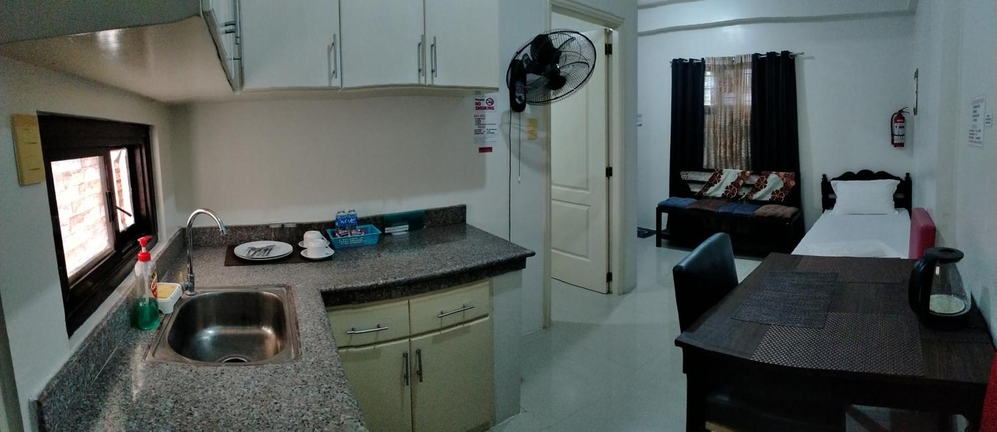V.f. Riton Apartelle * Laoag