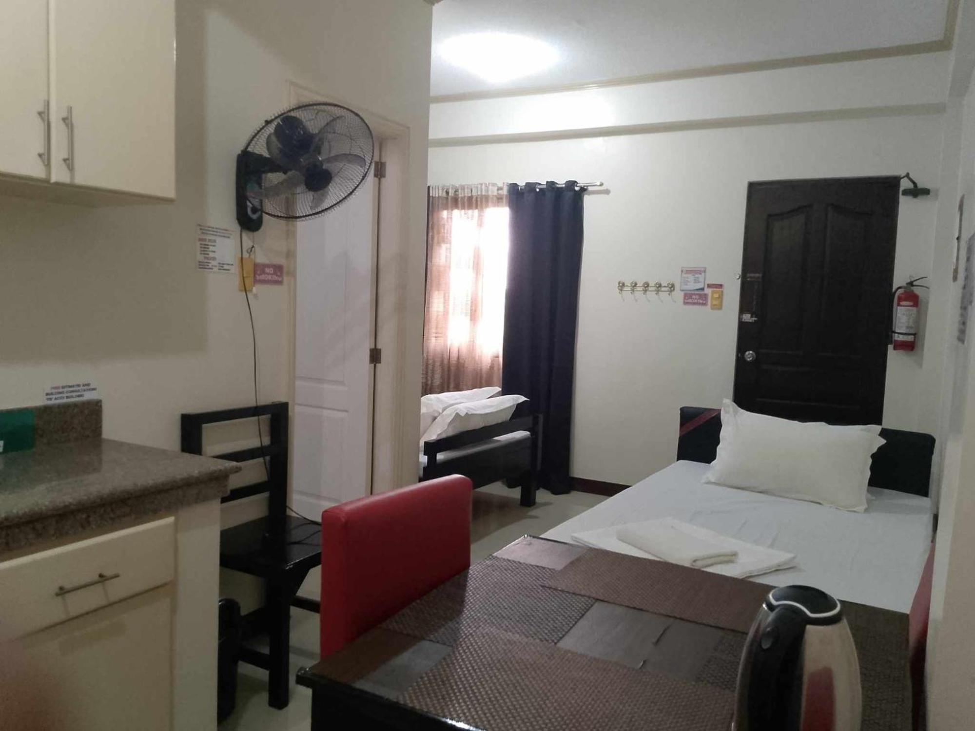 V.f. Riton Apartelle Laoag