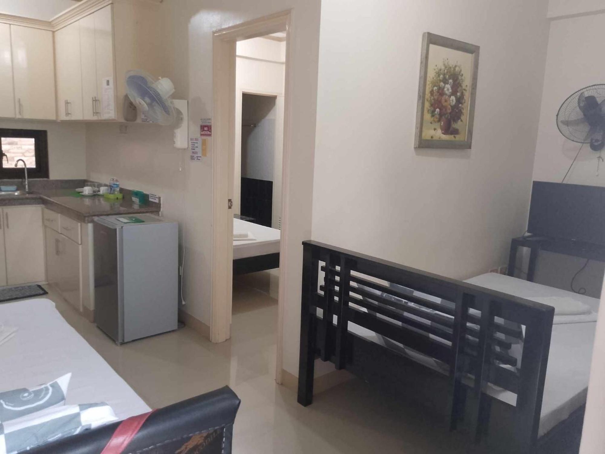 V.f. Riton Apartelle * Laoag